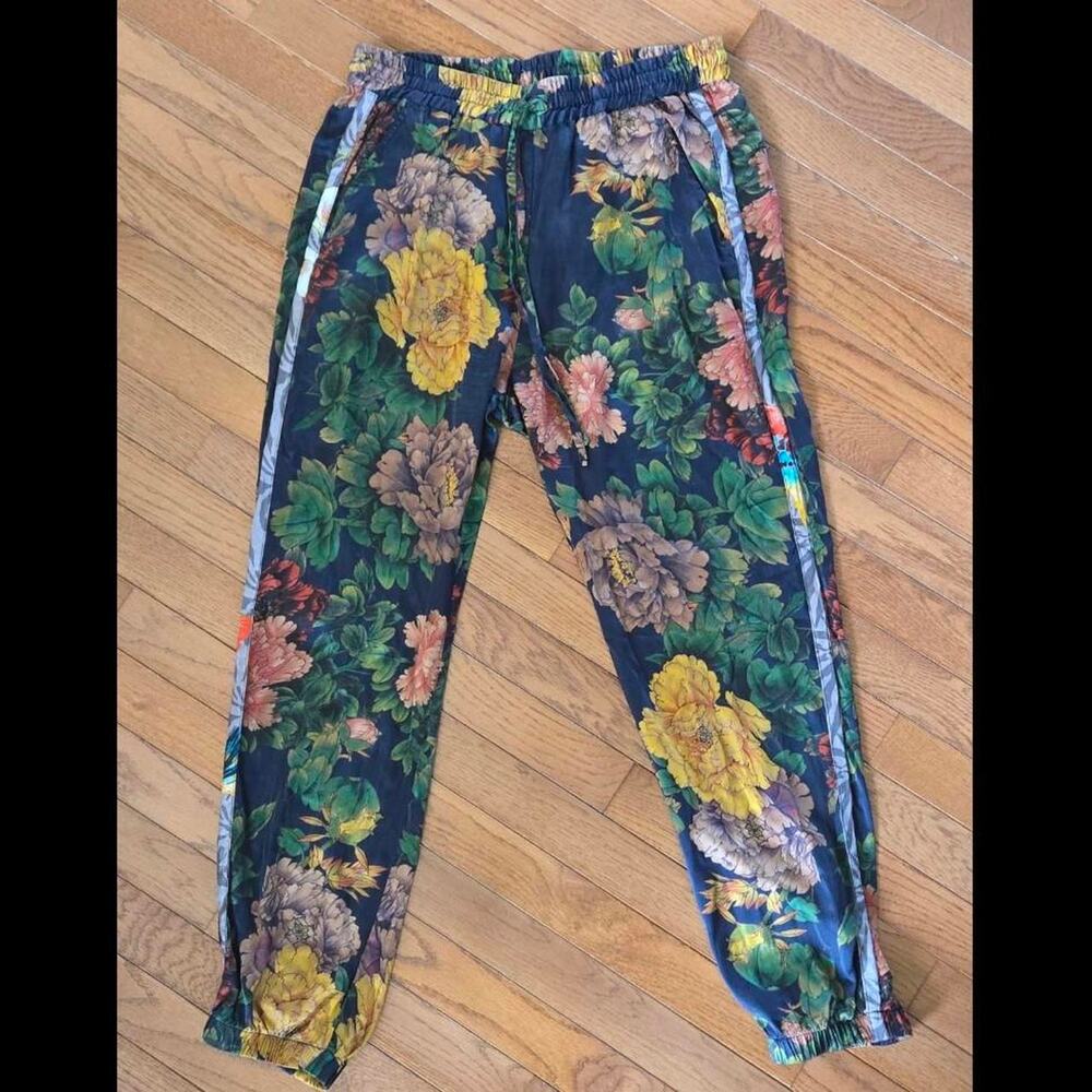 Silk blend johnny was floral joggers floral pants. Elastic waistband S